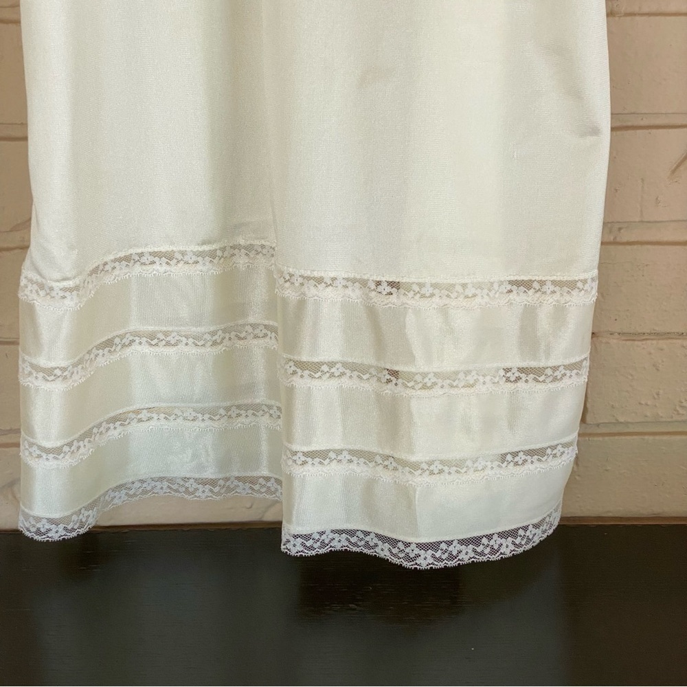 Vintage Aristocraft Full Slip Cream Adjustable Slip Dress Lace Trim Woman’s 32 - Picture 2 of 9